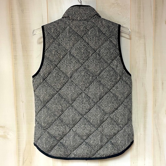 J Crew Black Cream Herringbone Down Puffer Vest Black Trim Sz XS - Picture 2 of 6